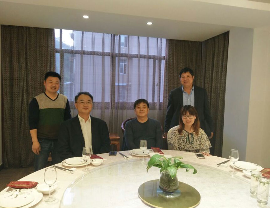 2017.5韩国客户到公司访问，并在公司用餐。